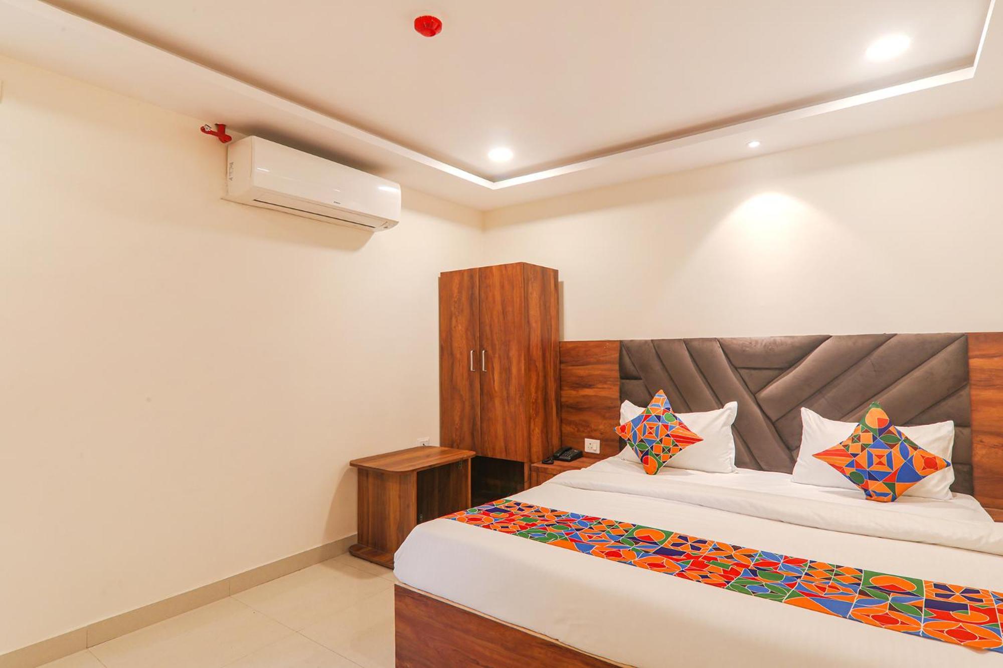 Fabhotel Rachna Palace And Banquets - Nr Lekhraj Metro Station 勒克瑙 外观 照片