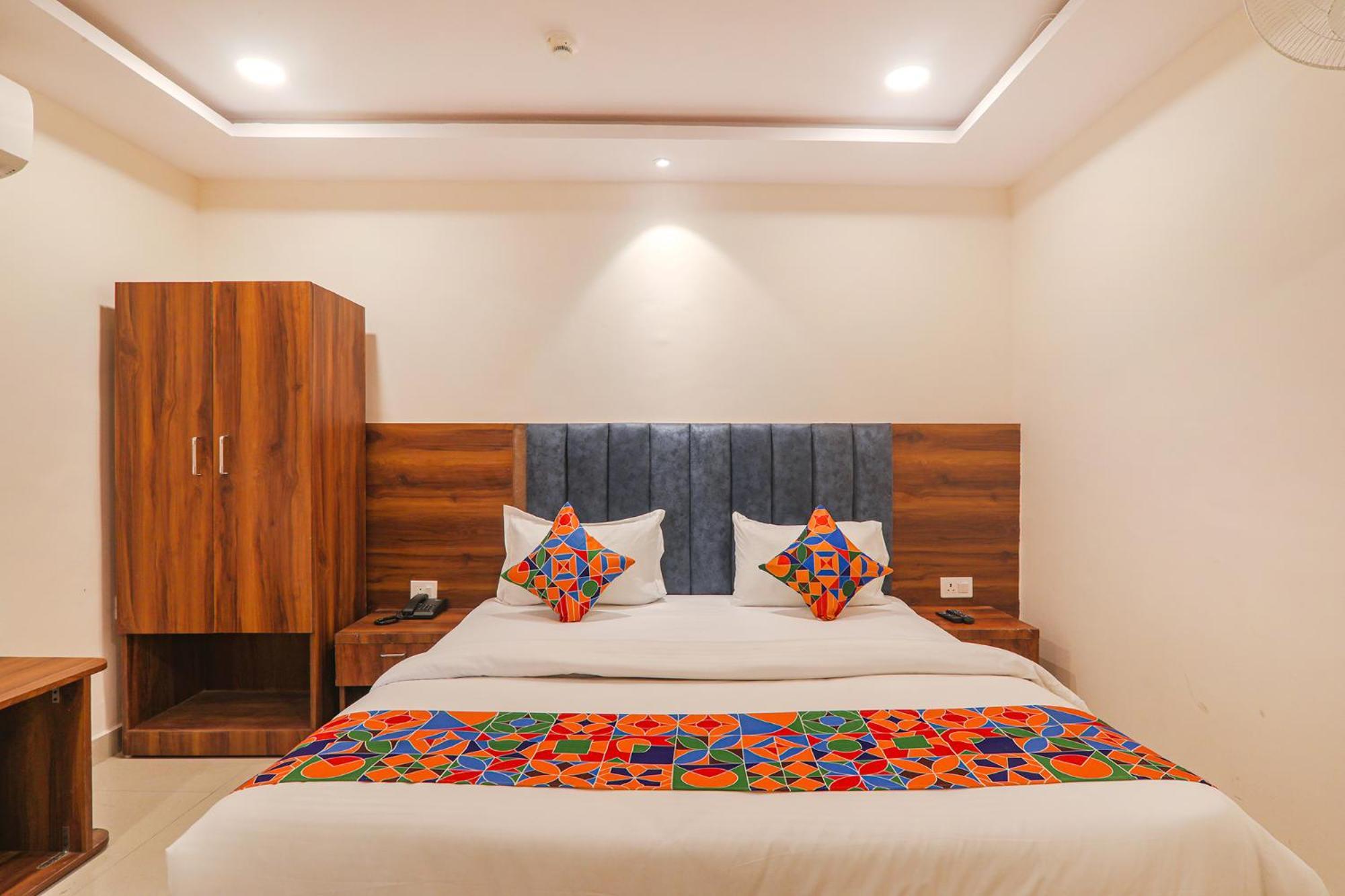 Fabhotel Rachna Palace And Banquets - Nr Lekhraj Metro Station 勒克瑙 外观 照片