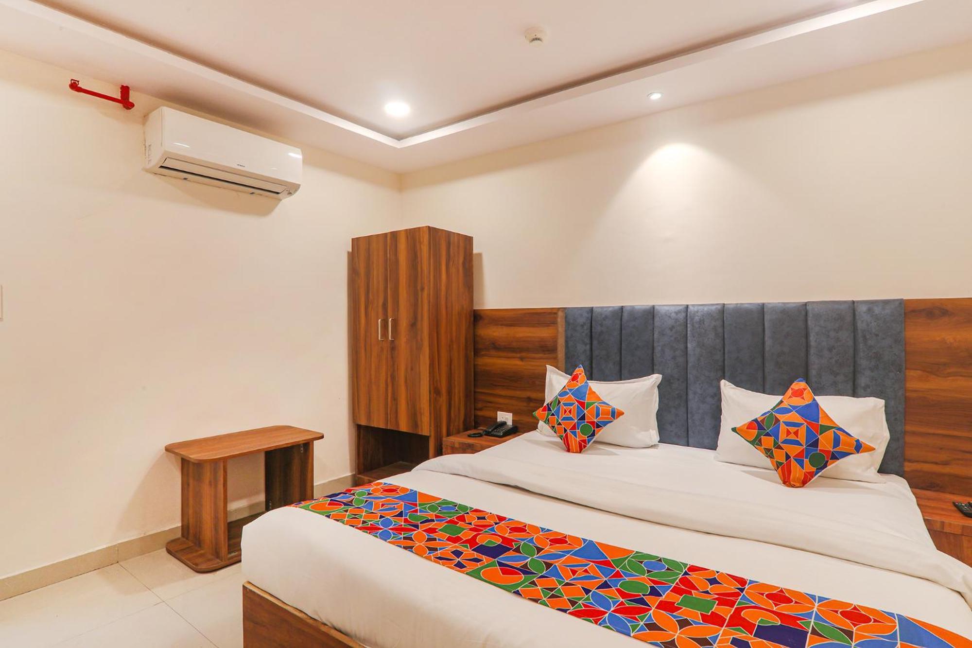 Fabhotel Rachna Palace And Banquets - Nr Lekhraj Metro Station 勒克瑙 外观 照片