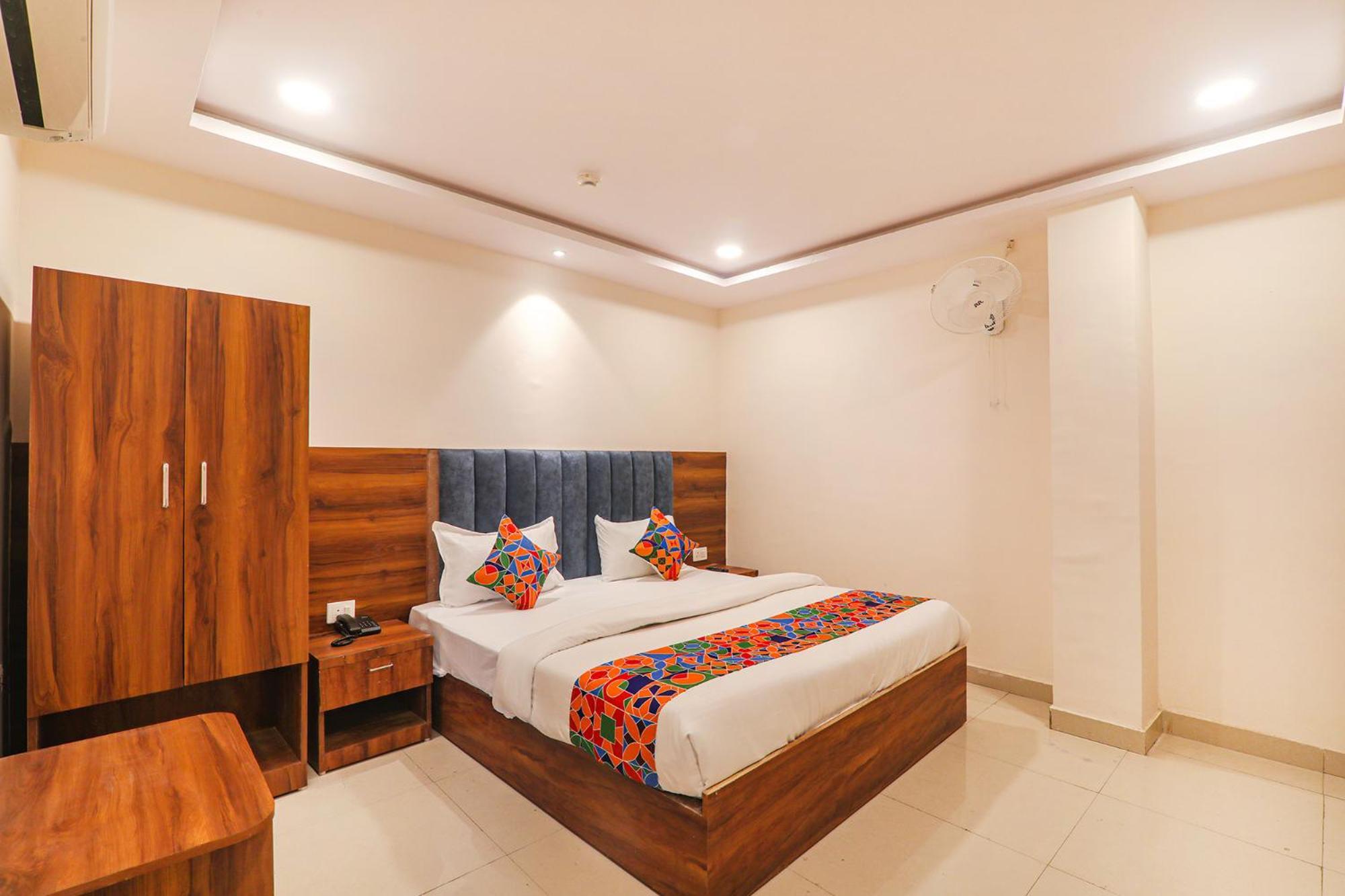 Fabhotel Rachna Palace And Banquets - Nr Lekhraj Metro Station 勒克瑙 外观 照片