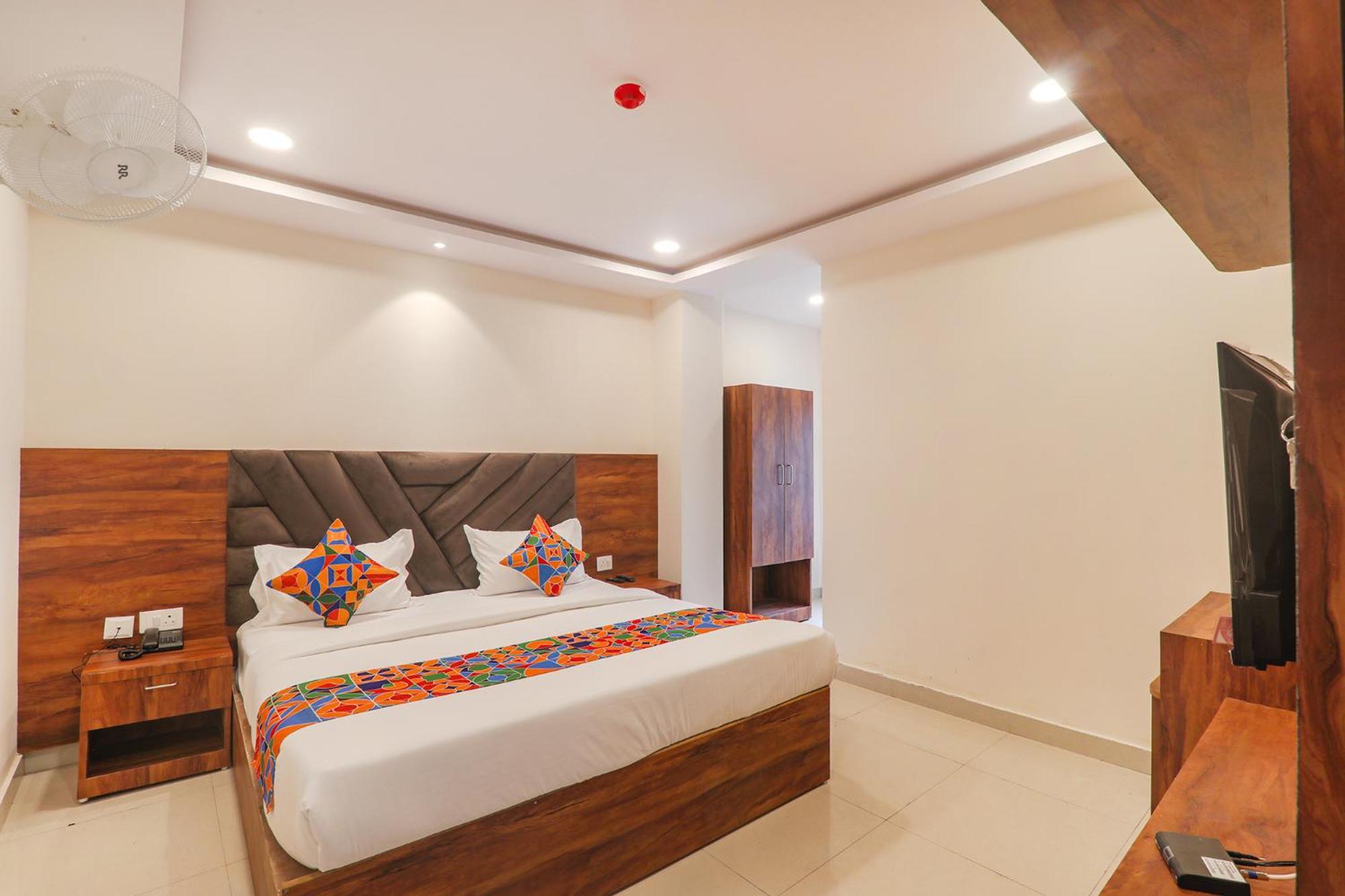 Fabhotel Rachna Palace And Banquets - Nr Lekhraj Metro Station 勒克瑙 外观 照片