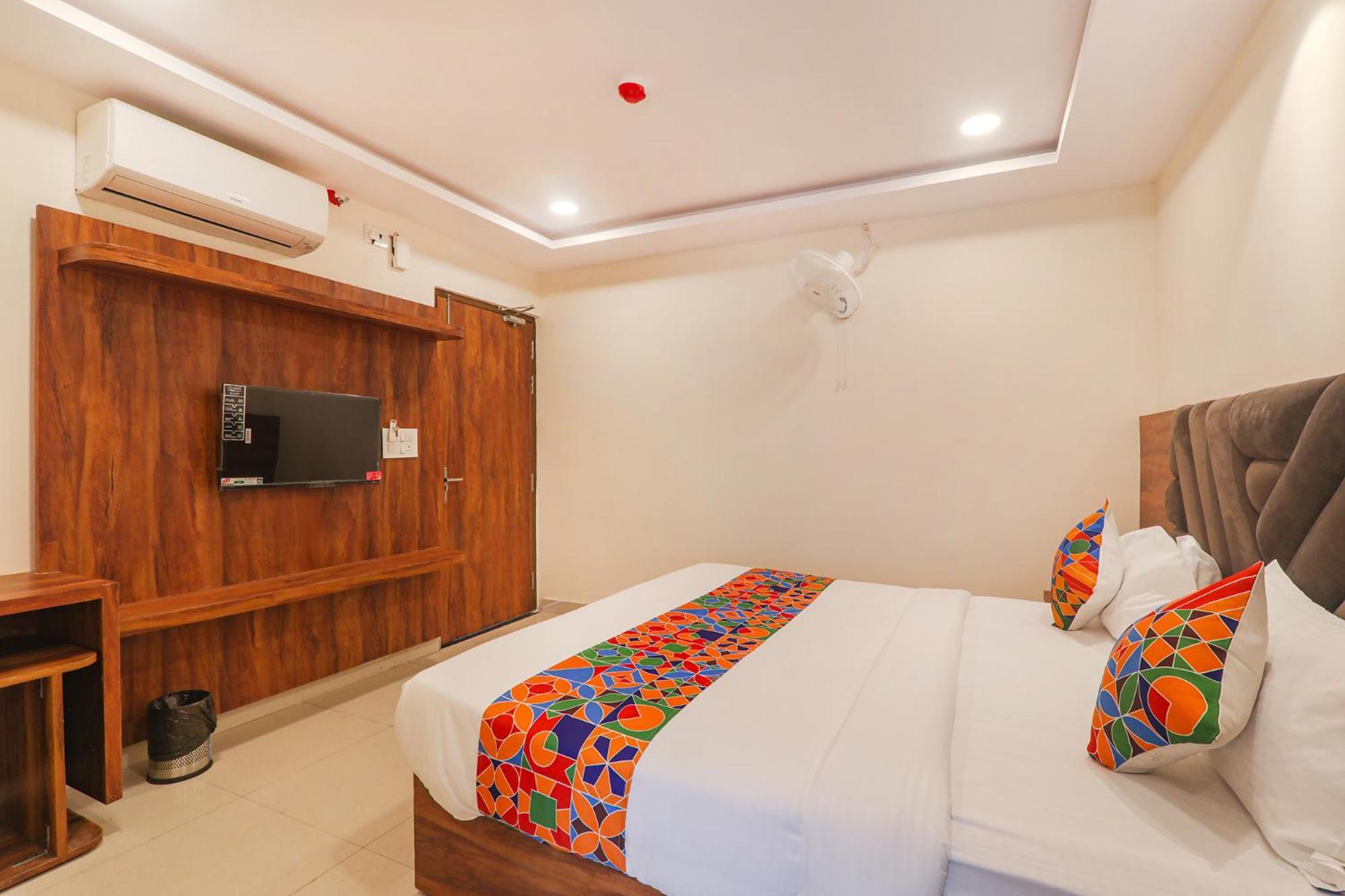 Fabhotel Rachna Palace And Banquets - Nr Lekhraj Metro Station 勒克瑙 外观 照片