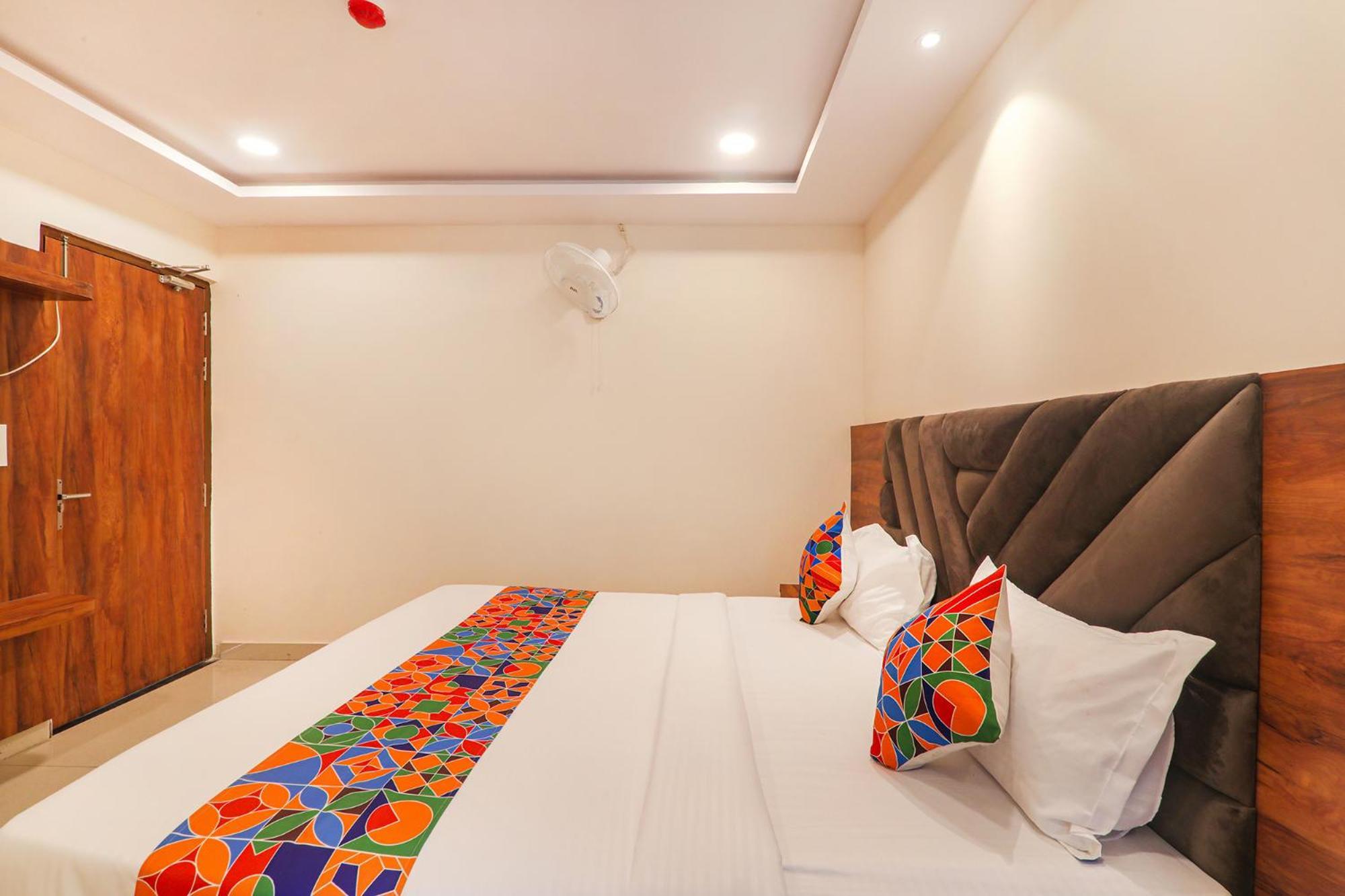 Fabhotel Rachna Palace And Banquets - Nr Lekhraj Metro Station 勒克瑙 外观 照片