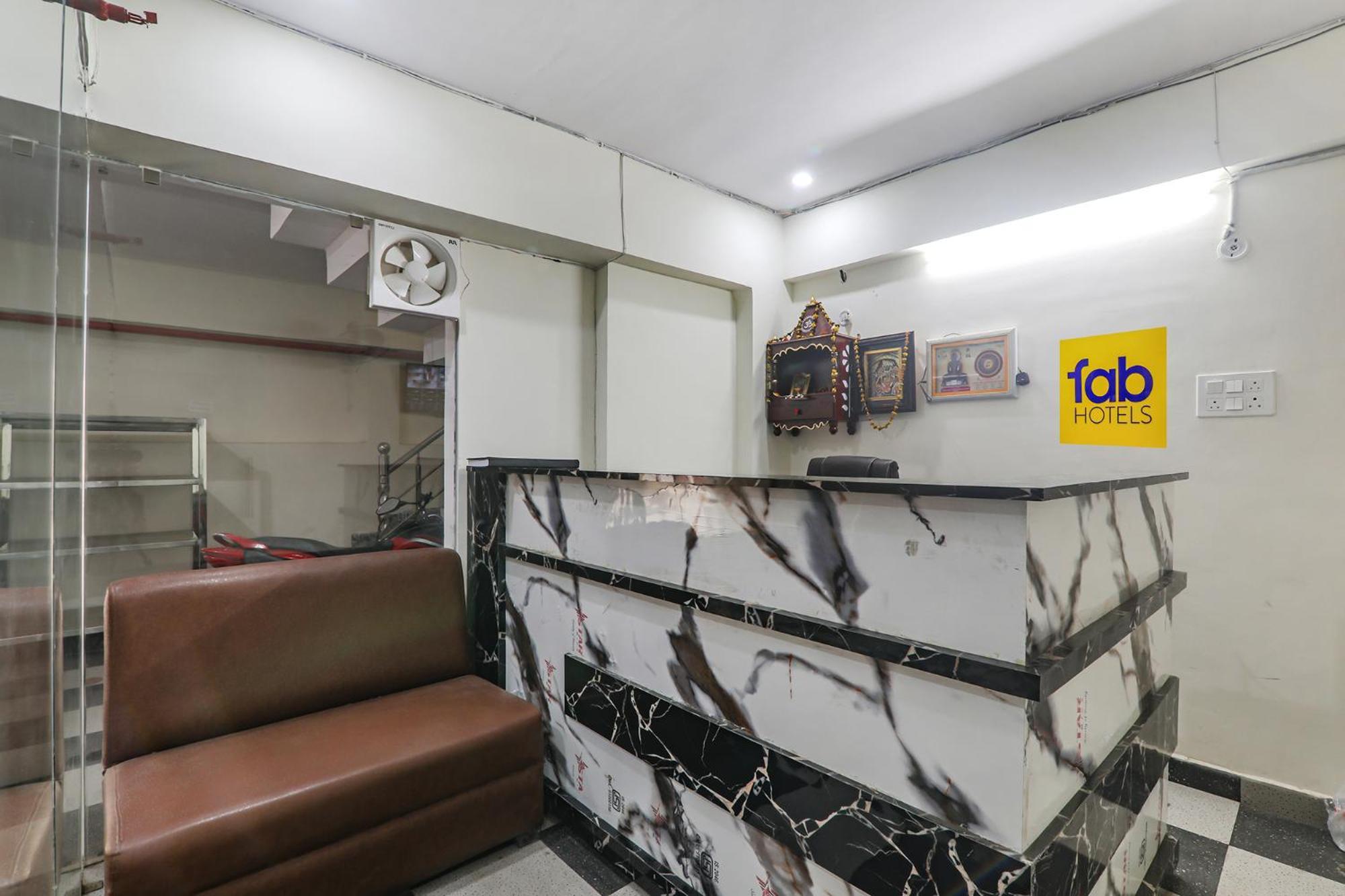 Fabhotel Rachna Palace And Banquets - Nr Lekhraj Metro Station 勒克瑙 外观 照片