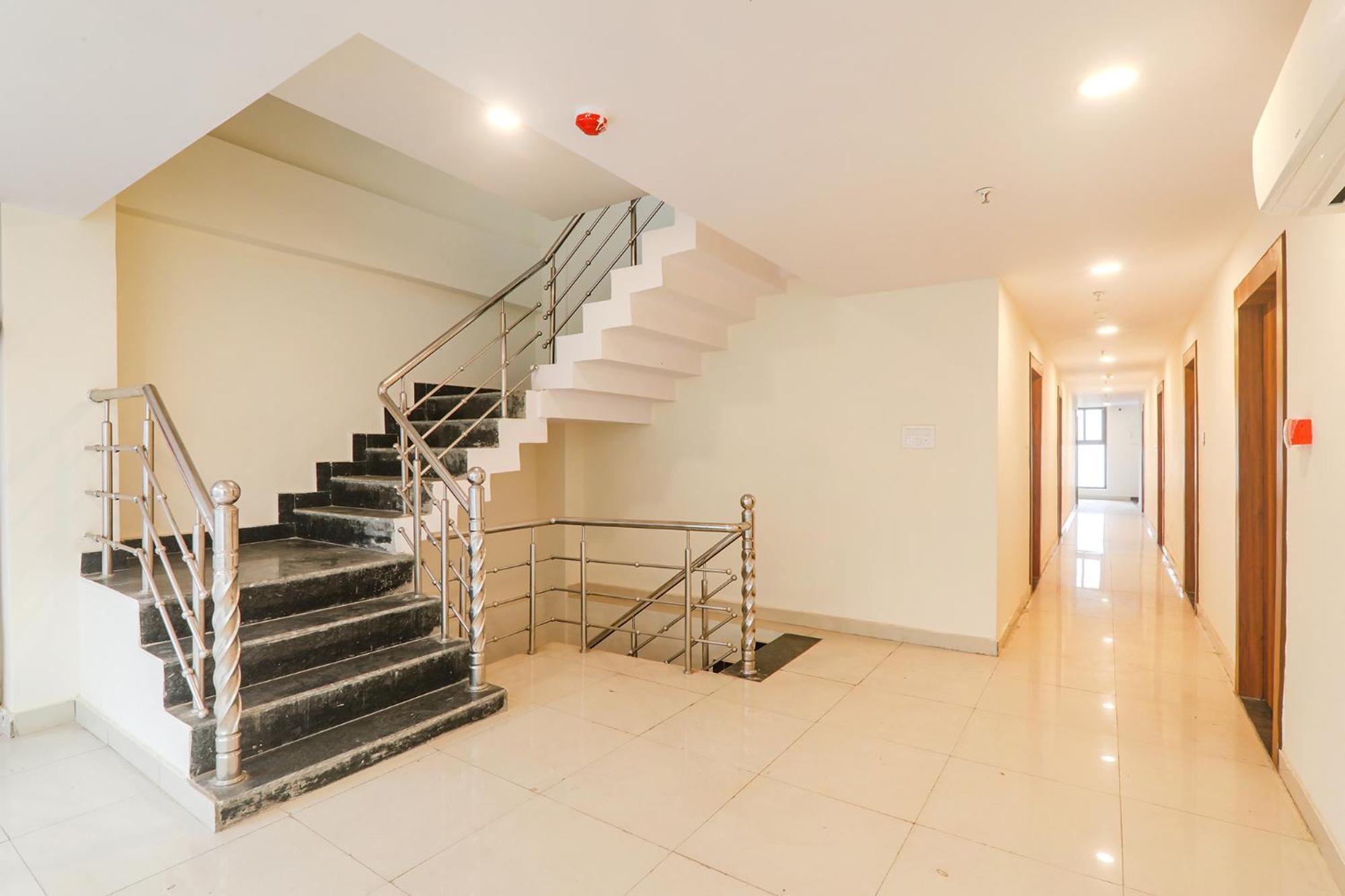 Fabhotel Rachna Palace And Banquets - Nr Lekhraj Metro Station 勒克瑙 外观 照片