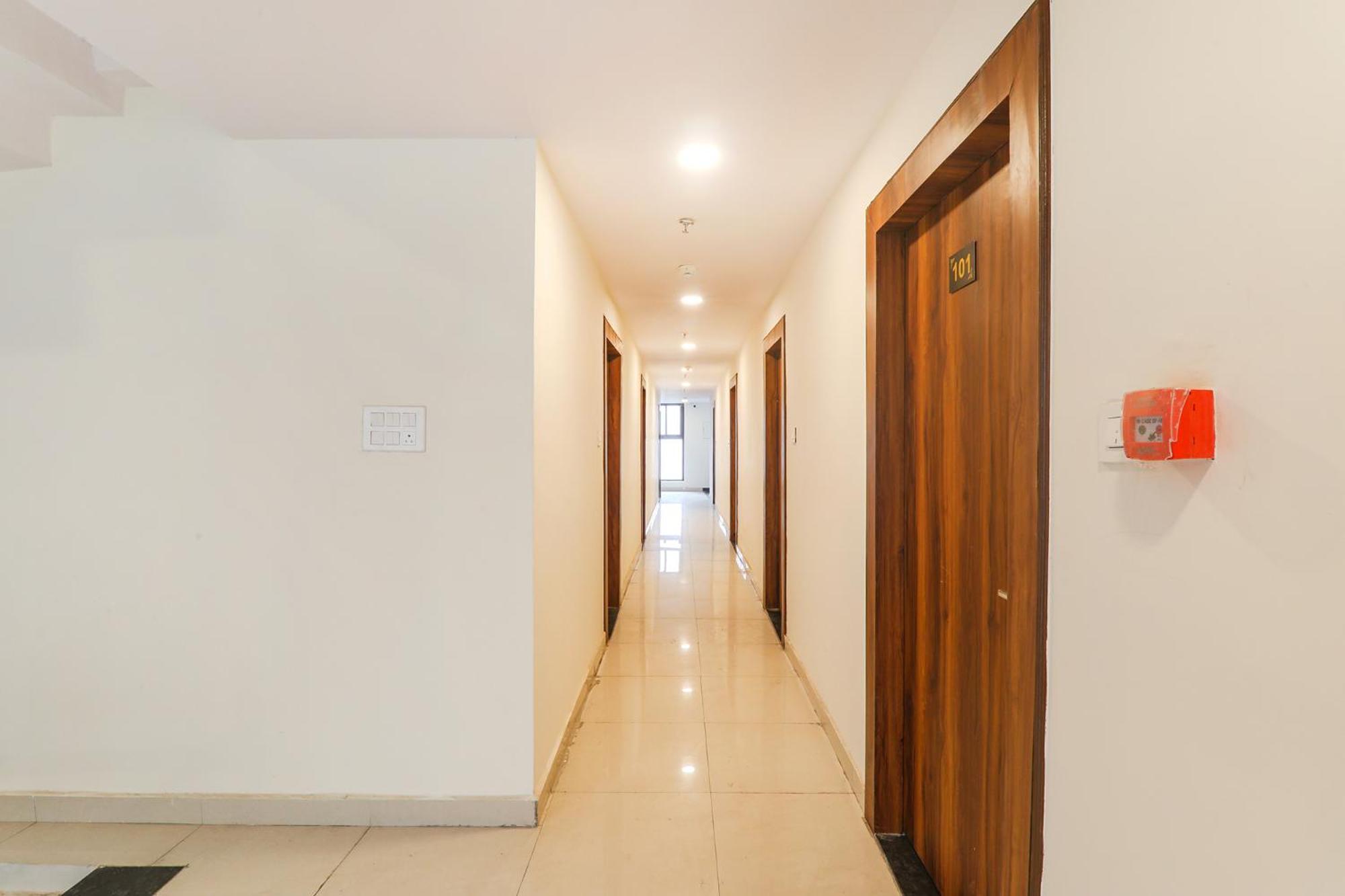 Fabhotel Rachna Palace And Banquets - Nr Lekhraj Metro Station 勒克瑙 外观 照片