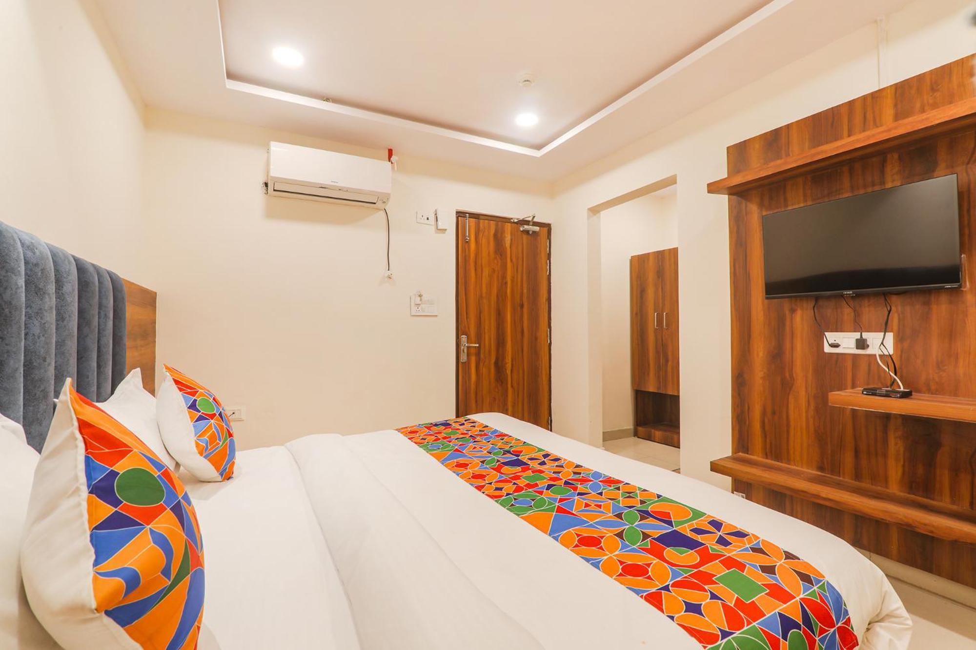 Fabhotel Rachna Palace And Banquets - Nr Lekhraj Metro Station 勒克瑙 外观 照片