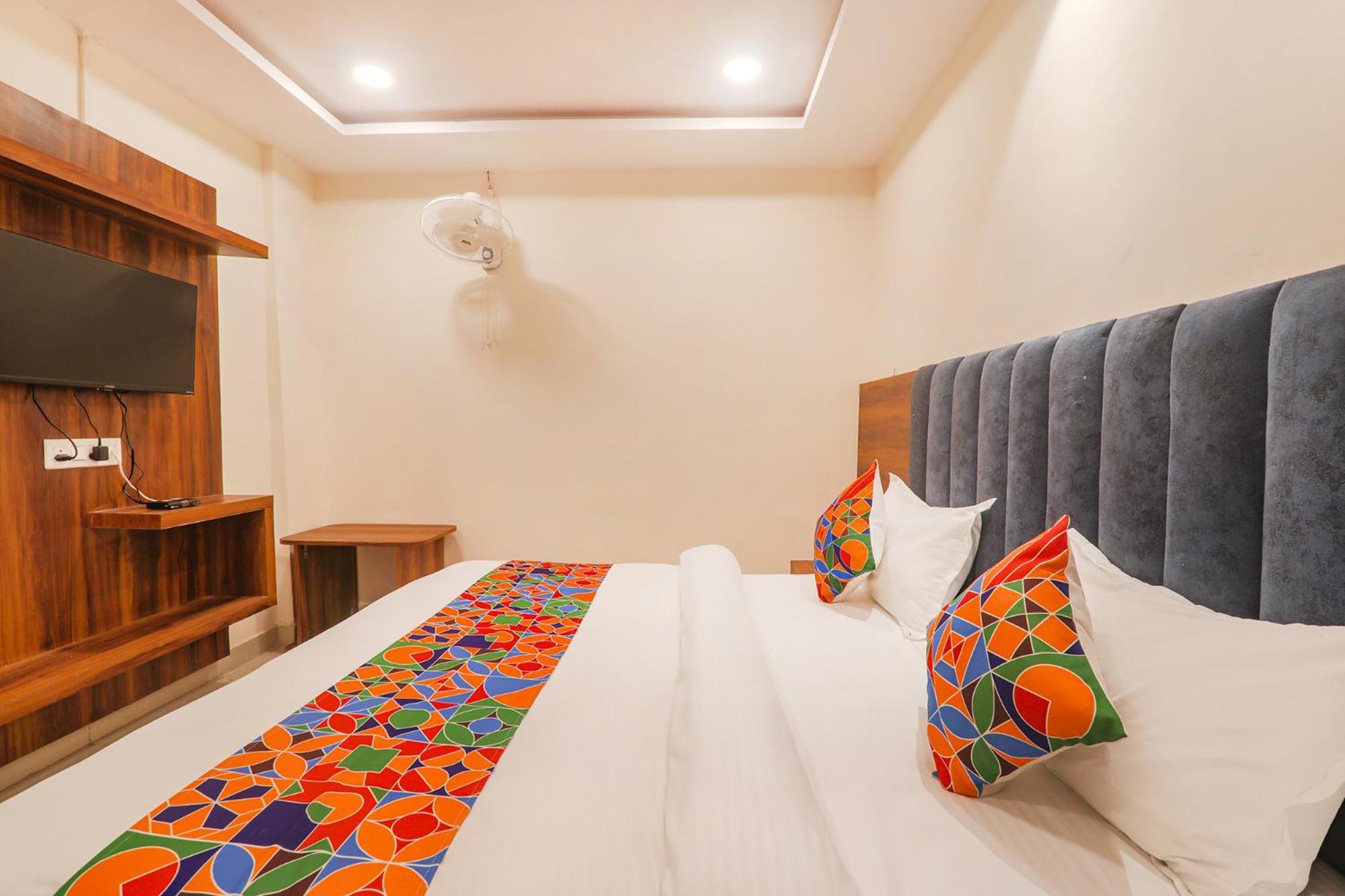 Fabhotel Rachna Palace And Banquets - Nr Lekhraj Metro Station 勒克瑙 外观 照片