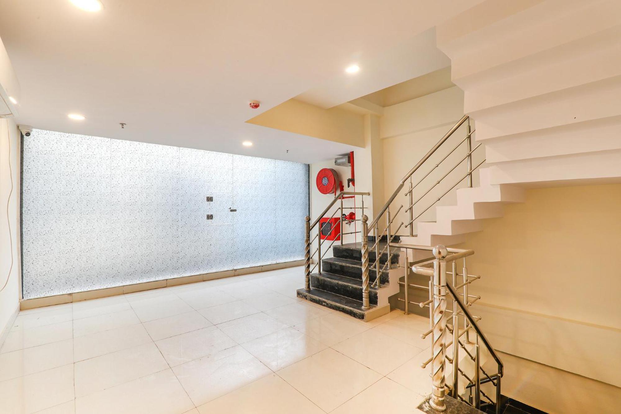 Fabhotel Rachna Palace And Banquets - Nr Lekhraj Metro Station 勒克瑙 外观 照片